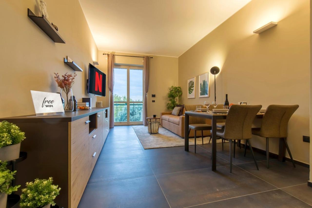 Modern & Bright 2 Bedroom Flat 50M From M4 Stop Мілан Екстер'єр фото