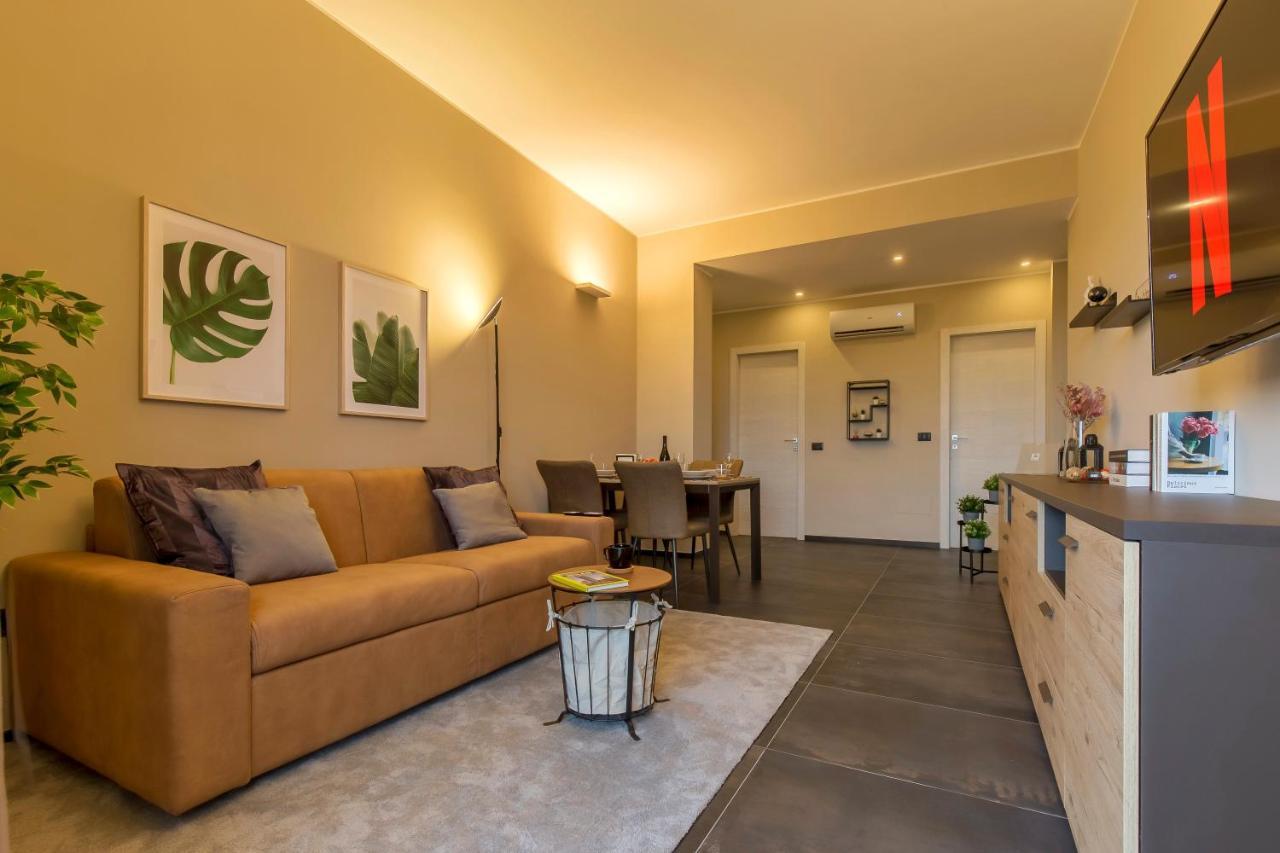 Modern & Bright 2 Bedroom Flat 50M From M4 Stop Мілан Екстер'єр фото