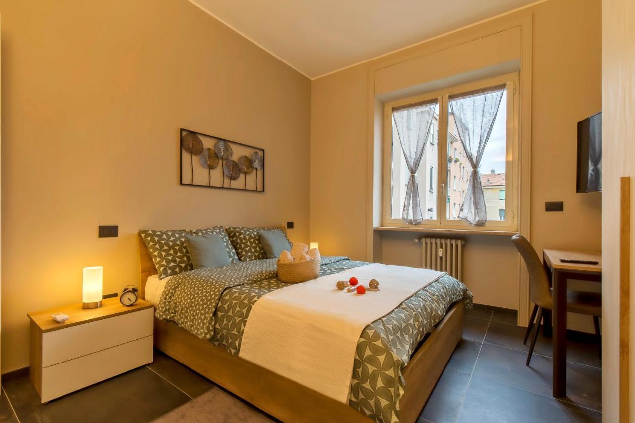 Modern & Bright 2 Bedroom Flat 50M From M4 Stop Мілан Екстер'єр фото