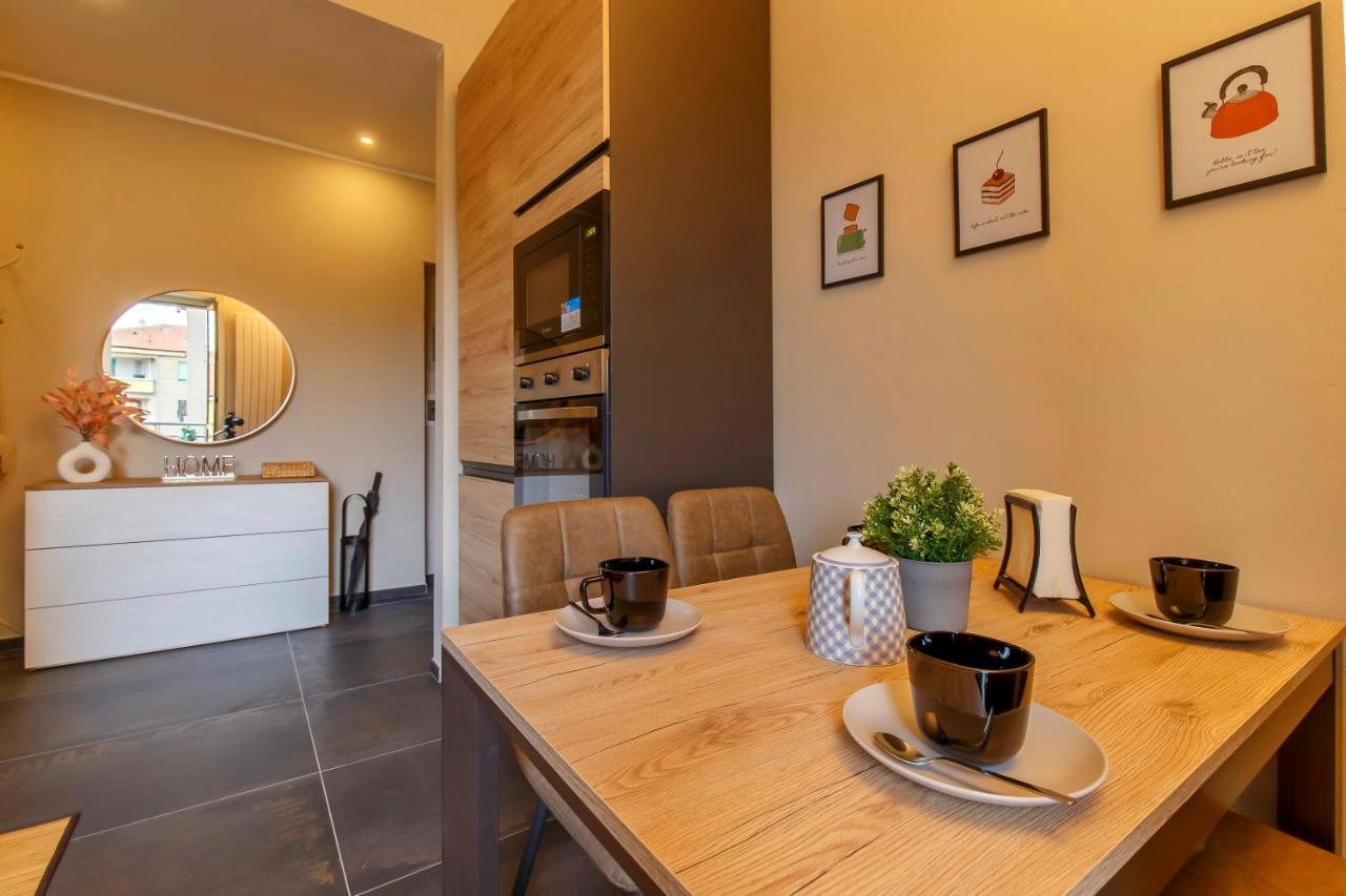 Modern & Bright 2 Bedroom Flat 50M From M4 Stop Мілан Екстер'єр фото